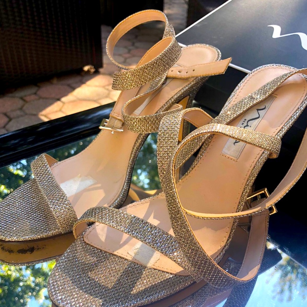 Gold heels💛
